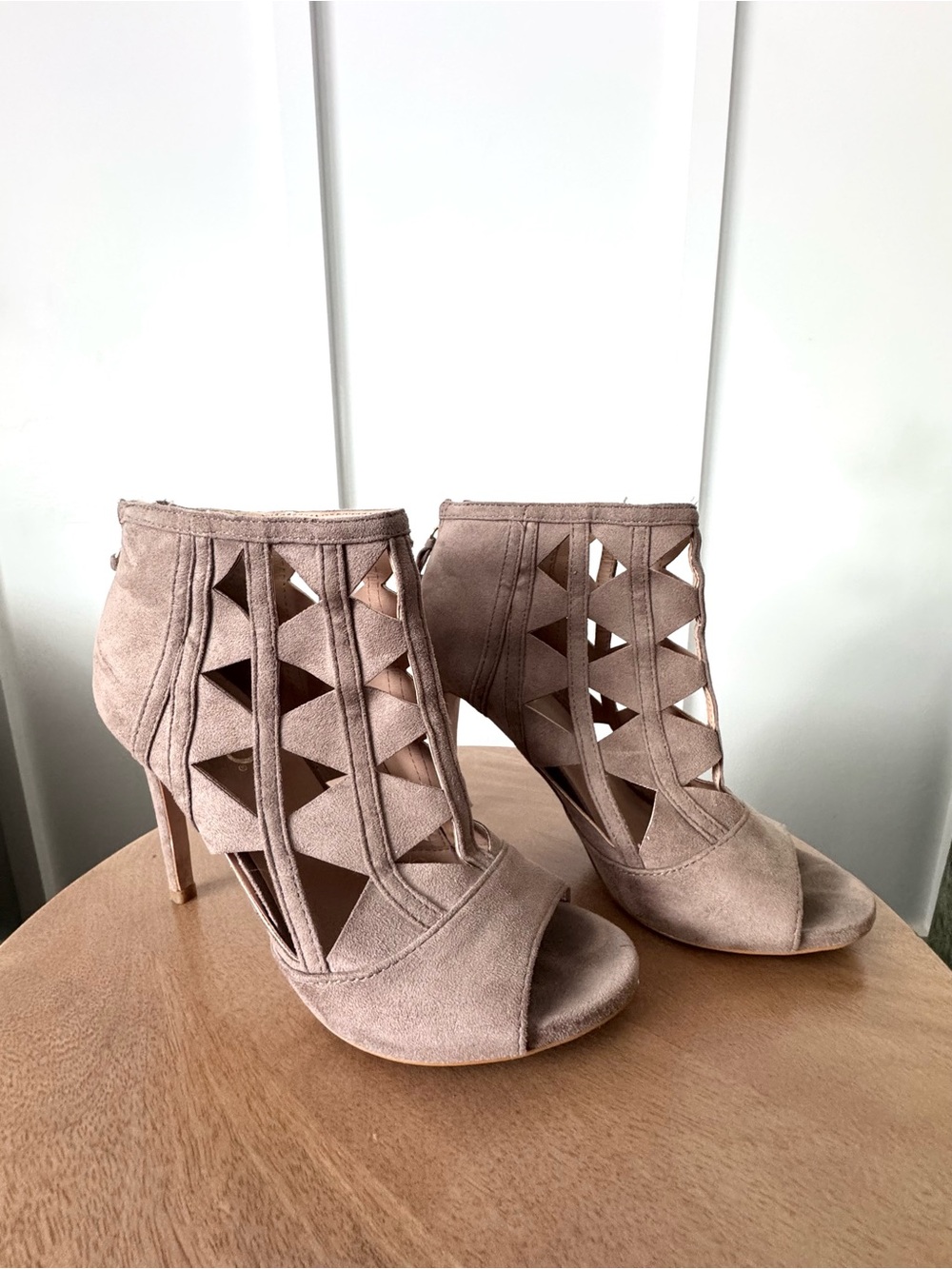 XOXO TAUPE FAUX SUEDE CAGE STILETTO HEELS WOMEN’S SIZE 7.5